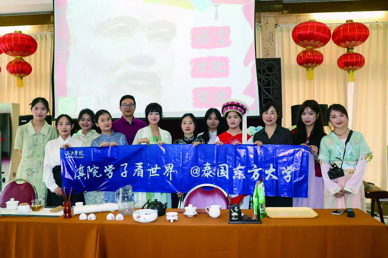 中文系学生赴孔子学院开展中国文化活动
