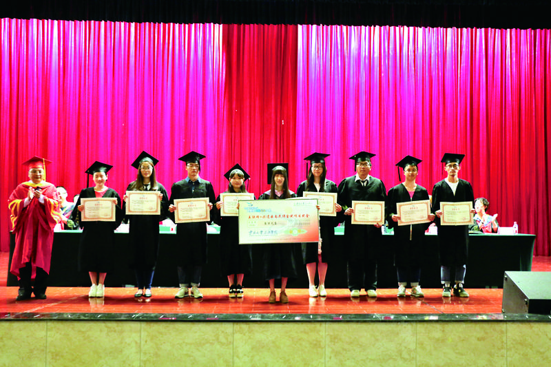 首届中国“互联网+”大学生创新创业大赛金奖项目签约学校赛区